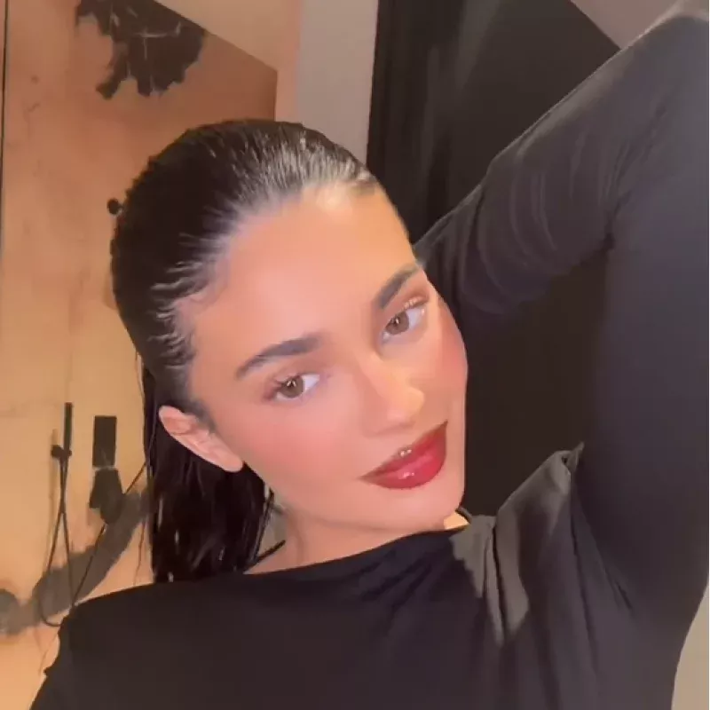 Kylie's Glossy Red Lip Look Bundle
