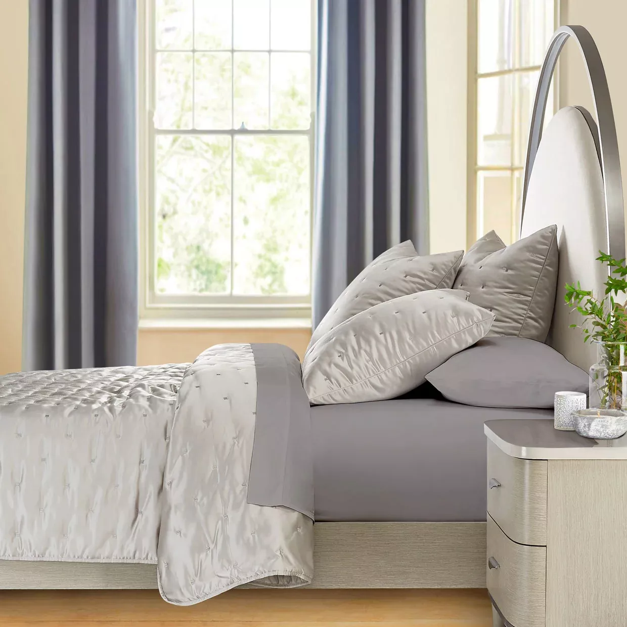 Michael Amini Messina 3-Piece Queen Quilt Set - Platinum
